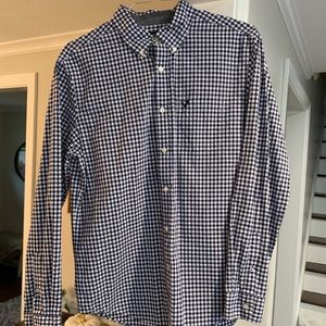 American Eagle Men’s button-down shirt. Classic fit.